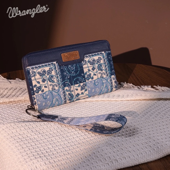 Wrangler Paisley Pattern Dual Sided Print Tote + Wallet Jean - Picture 6 of 9